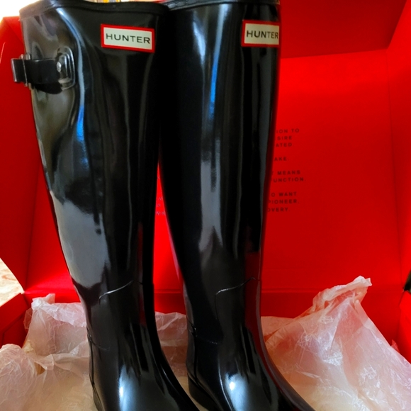 Black gloss boots. - Picture 1 of 9